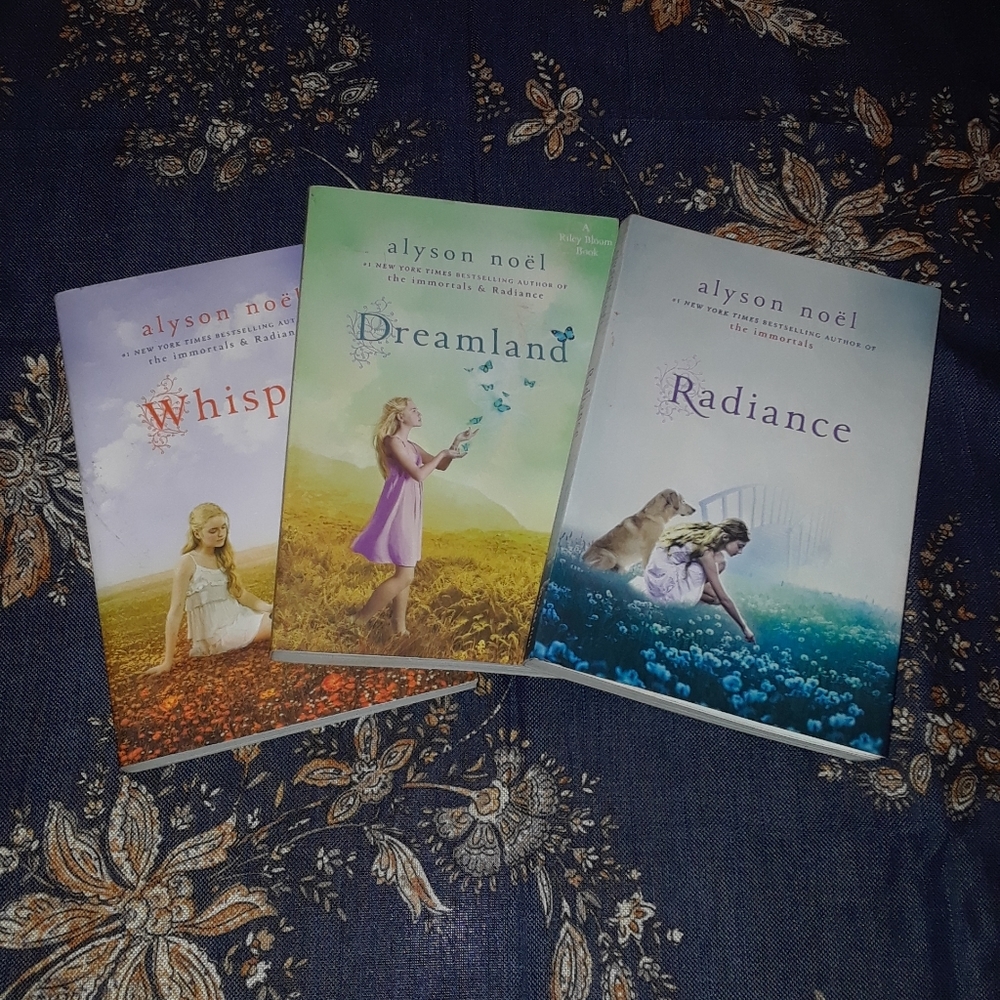fantasy novel Riley Bloom book set by Alyson Noel - Picture 3 of 6